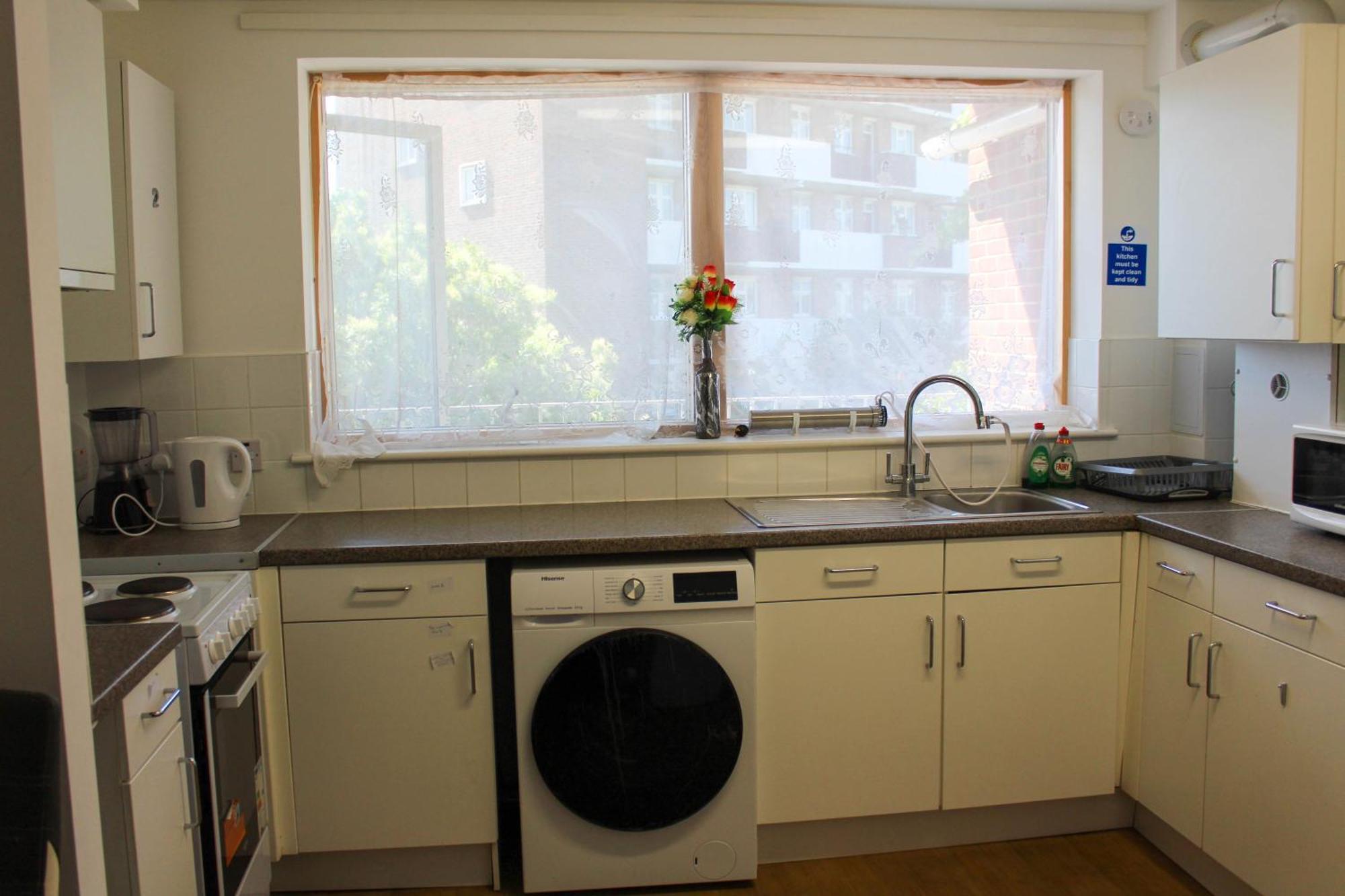 Homestay Lascelles House - A Few Mins To Us Embassy, Battersea Power Station & London